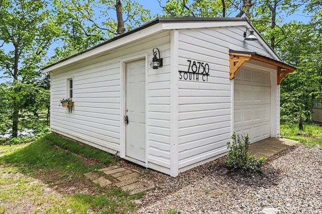 78750 South Court, Lawton, MI 49065