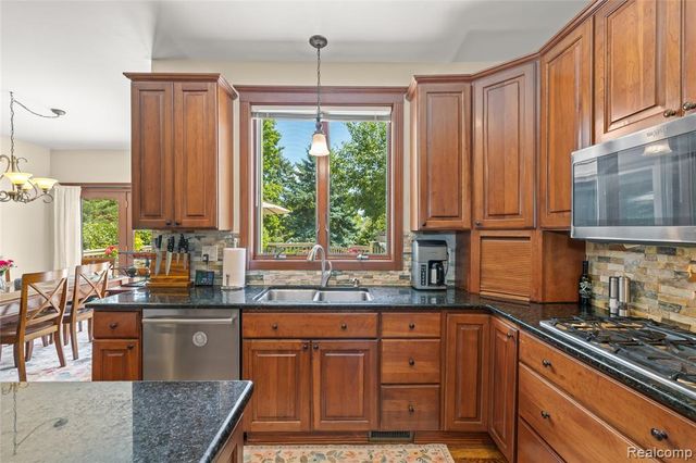 12106 Deer Creek Run, Plymouth, MI 48170