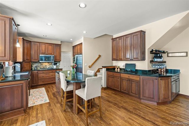 12106 Deer Creek Run, Plymouth, MI 48170