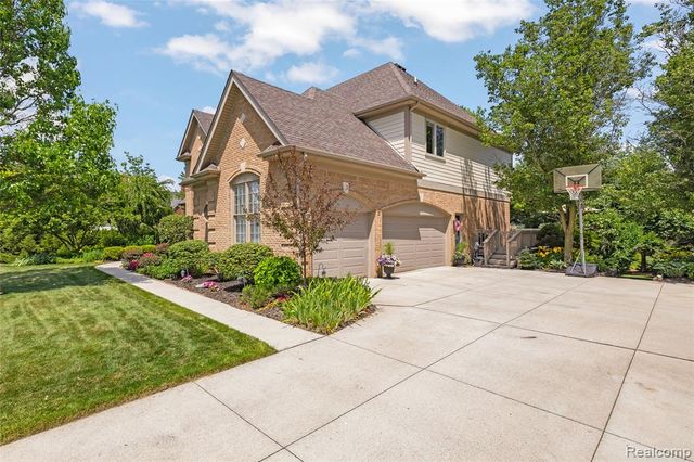 12106 Deer Creek Run, Plymouth, MI 48170