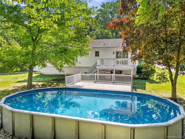 74 Peach Road, Poughkeepsie, NY 12601