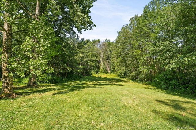 74 Peach Road, Poughkeepsie, NY 12601