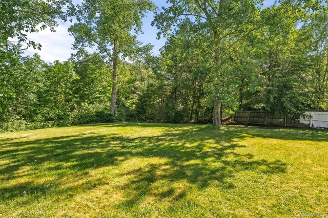 74 Peach Road, Poughkeepsie, NY 12601