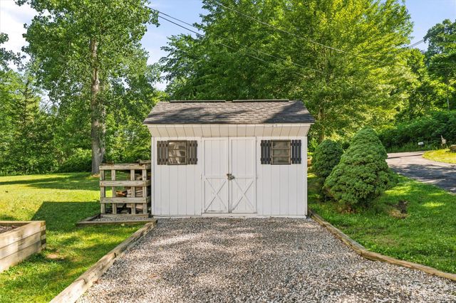 74 Peach Road, Poughkeepsie, NY 12601