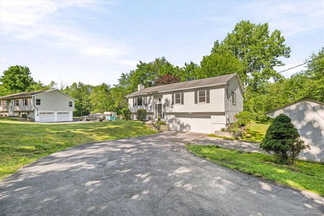 74 Peach Road, Poughkeepsie, NY 12601