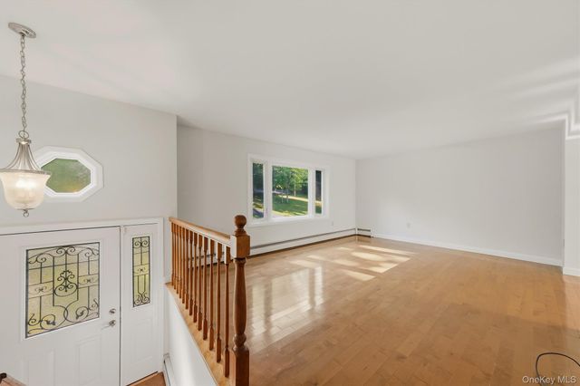 74 Peach Road, Poughkeepsie, NY 12601