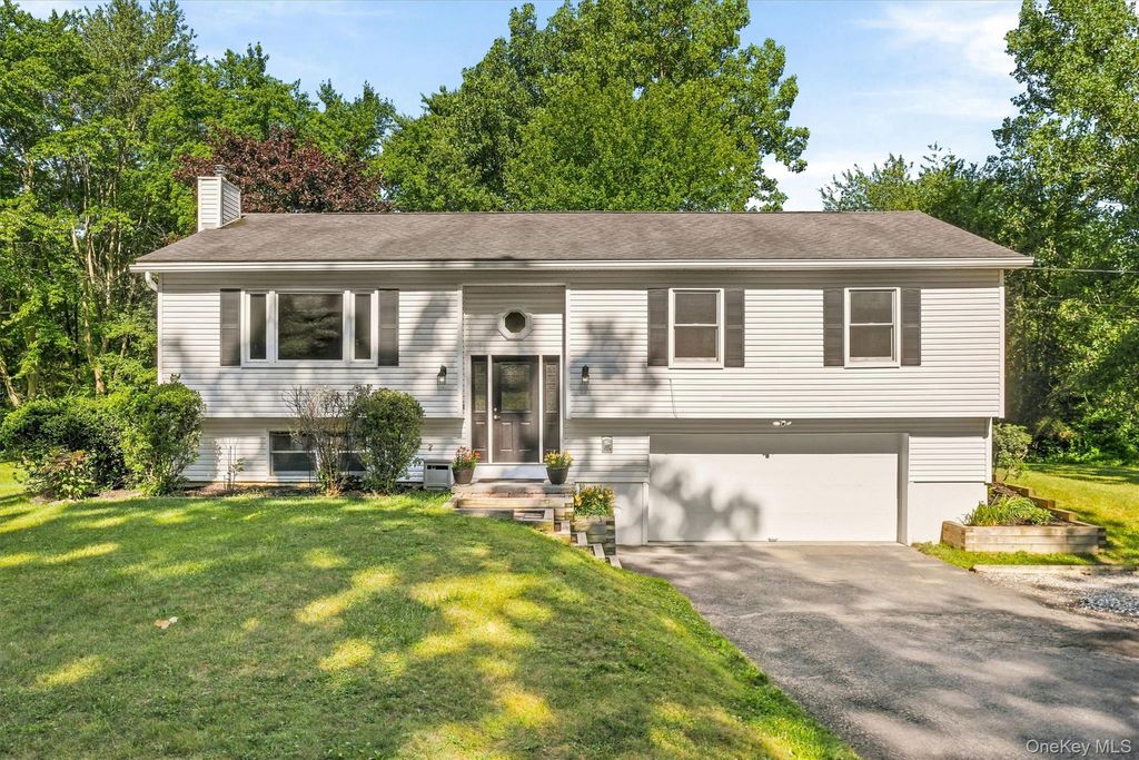74 Peach Road, Poughkeepsie, NY 12601