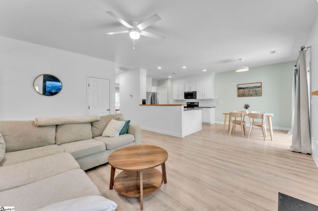 124 Garfield Lane, Simpsonville, SC 29681