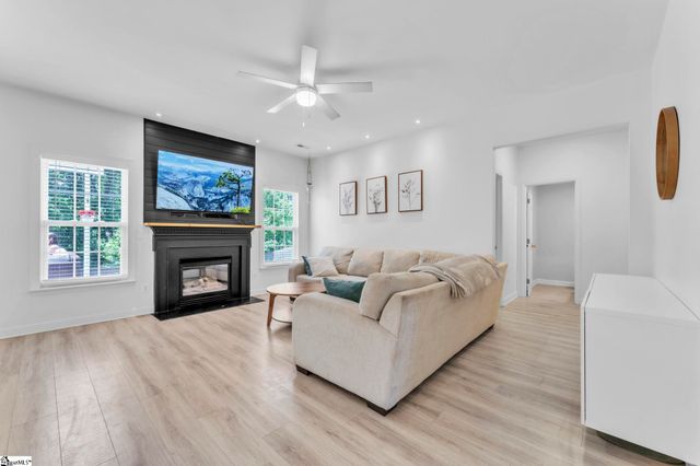 124 Garfield Lane, Simpsonville, SC 29681