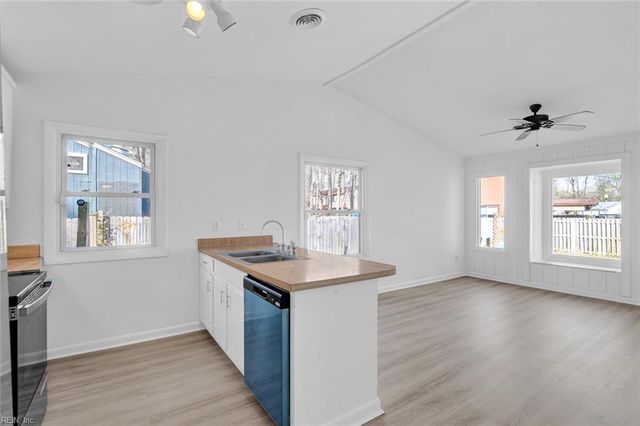 226 Windsor Castle DR, Newport News, VA 23608