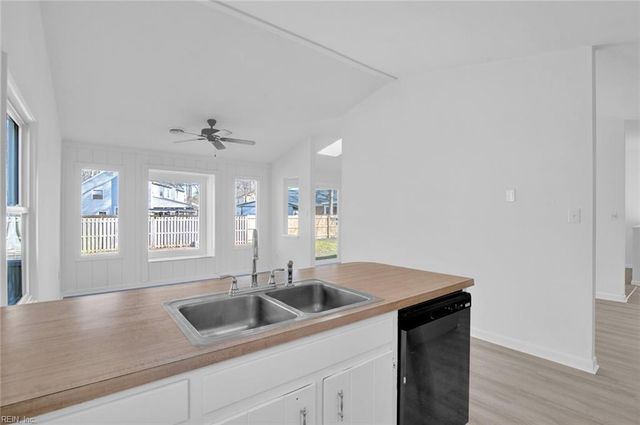 226 Windsor Castle DR, Newport News, VA 23608