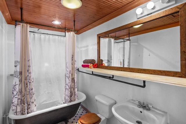 6631 LINCOLN ROAD, Bradenton, FL 34203