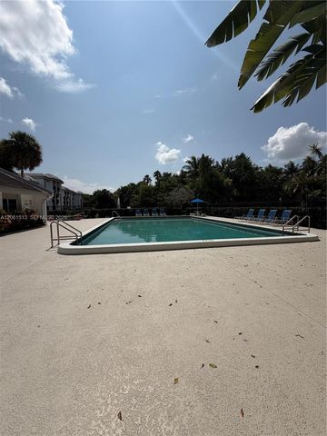 711 N Pine Island Rd 121, Plantation, FL 33324