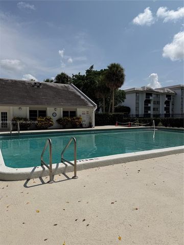 711 N Pine Island Rd 121, Plantation, FL 33324