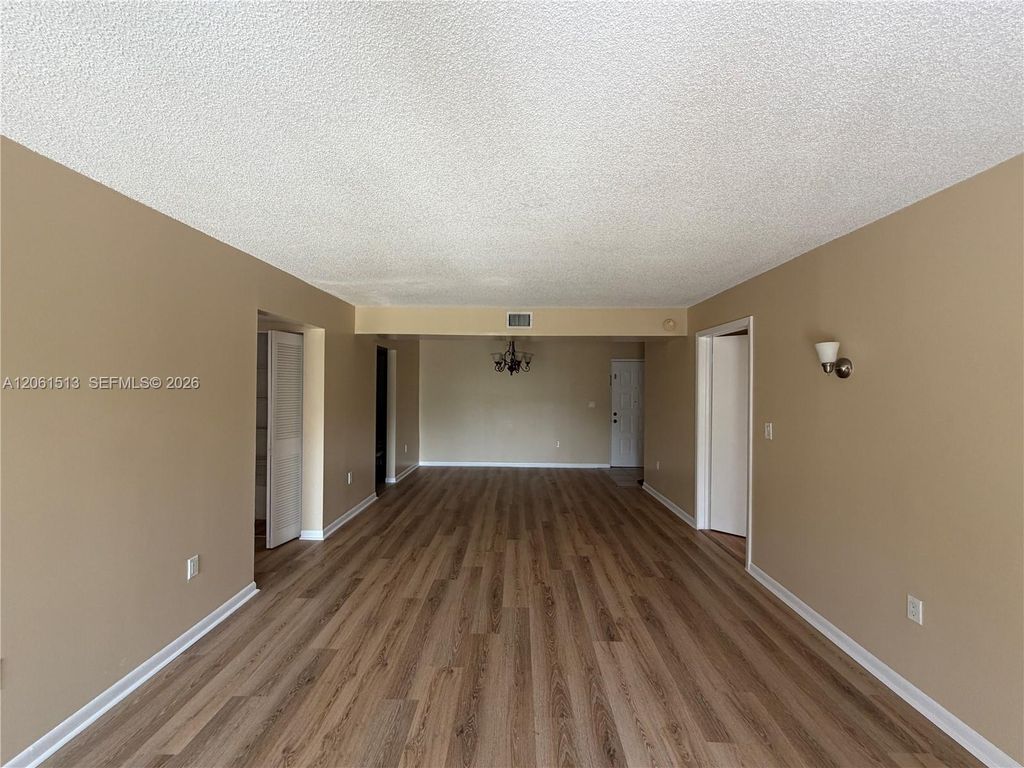 711 N Pine Island Rd 121, Plantation, FL 33324