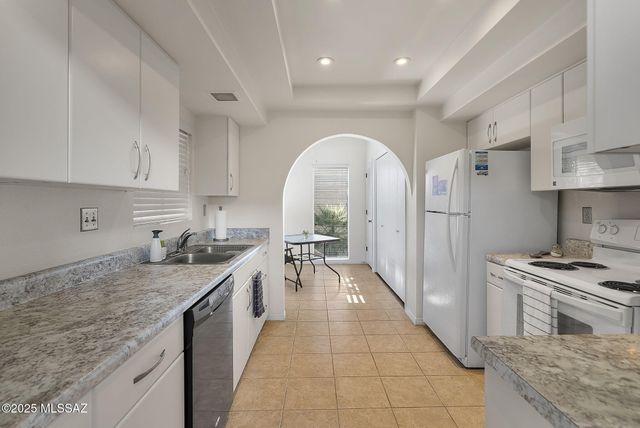 428 N Dodge Boulevard, Tucson, AZ 85716