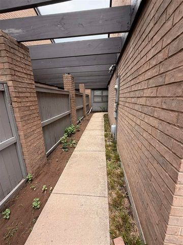 457 NW Chimney Creek, Lawton, OK 73505
