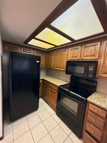 457 NW Chimney Creek, Lawton, OK 73505