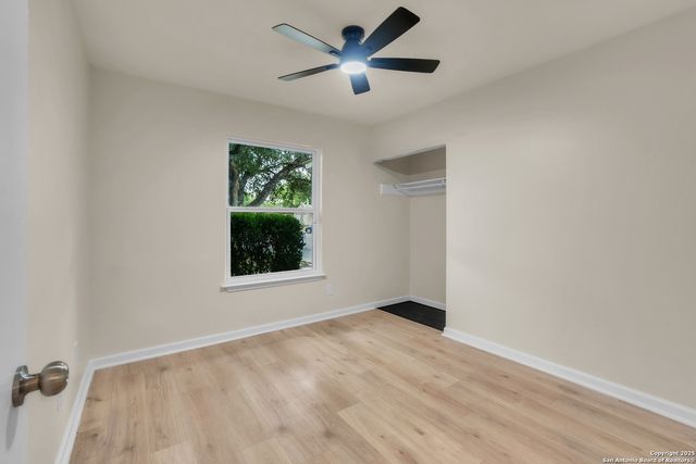 8200 Meadow Forest, San Antonio, TX 78251