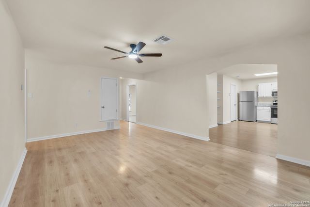 8200 Meadow Forest, San Antonio, TX 78251