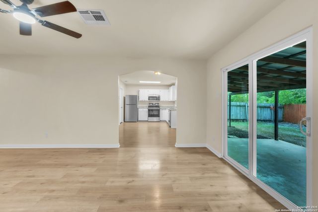 8200 Meadow Forest, San Antonio, TX 78251