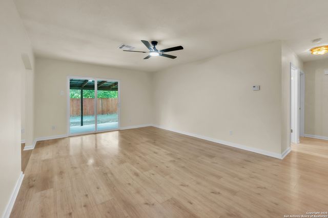 8200 Meadow Forest, San Antonio, TX 78251