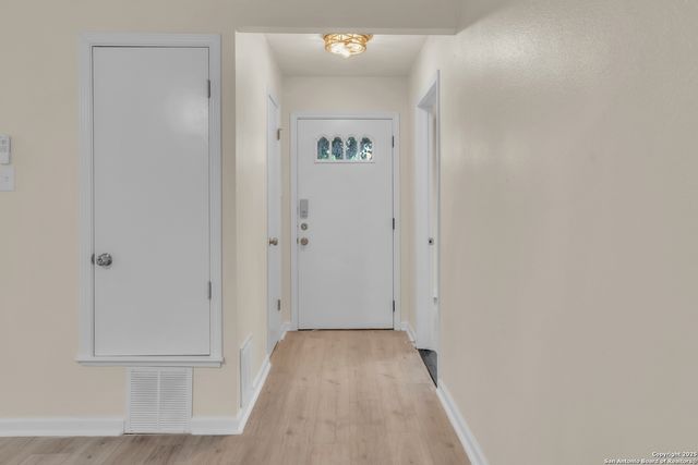 8200 Meadow Forest, San Antonio, TX 78251