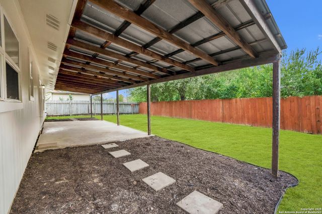 8200 Meadow Forest, San Antonio, TX 78251