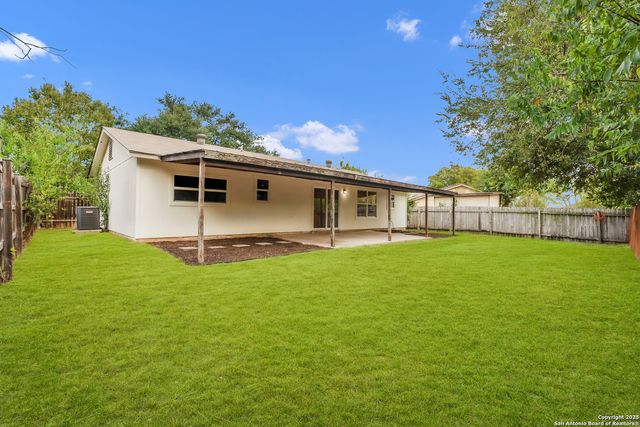 8200 Meadow Forest, San Antonio, TX 78251