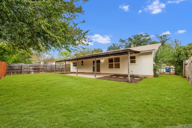 8200 Meadow Forest, San Antonio, TX 78251