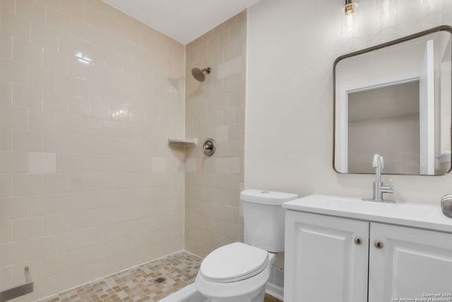 8200 Meadow Forest, San Antonio, TX 78251