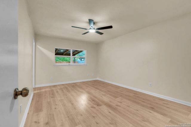 8200 Meadow Forest, San Antonio, TX 78251