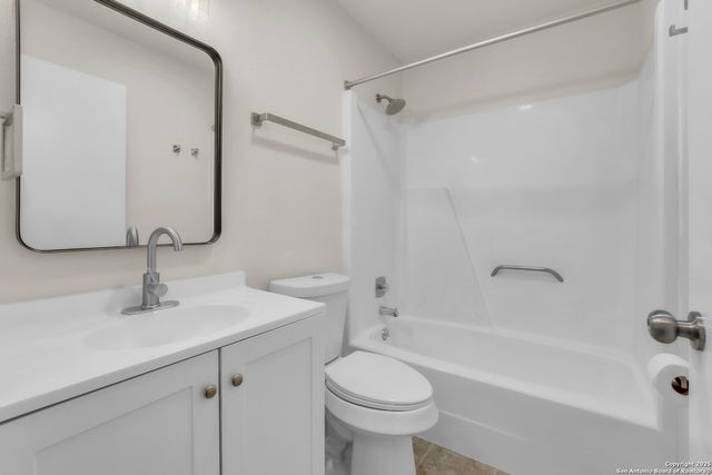 8200 Meadow Forest, San Antonio, TX 78251