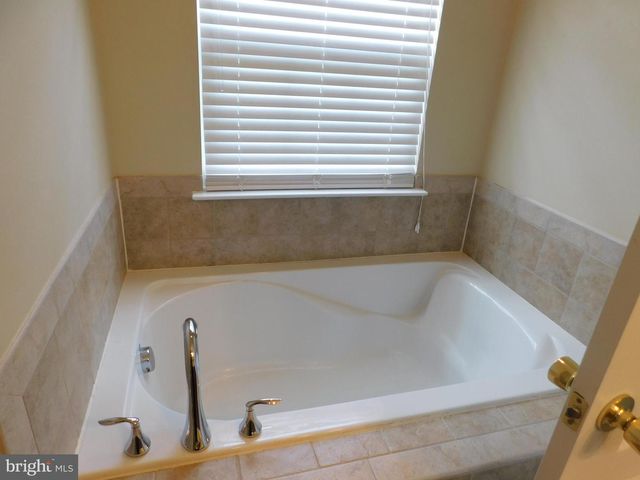 402 KINTYRE LN, Stephens City, VA 22655