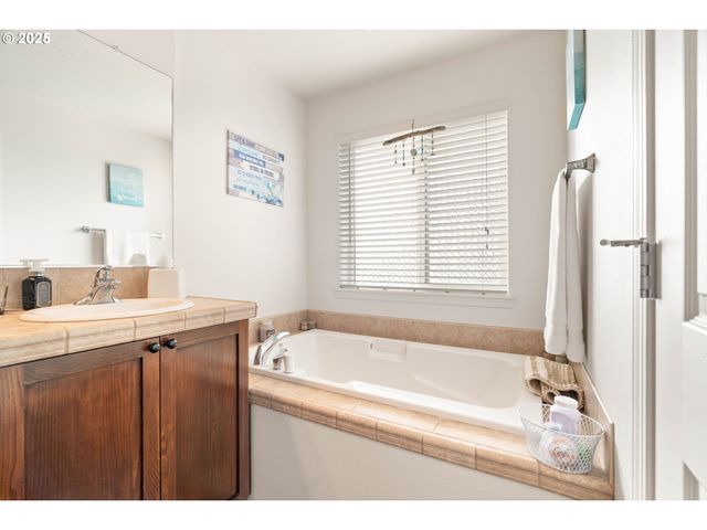 1251 Se BIANCA St, Hillsboro, OR 97123