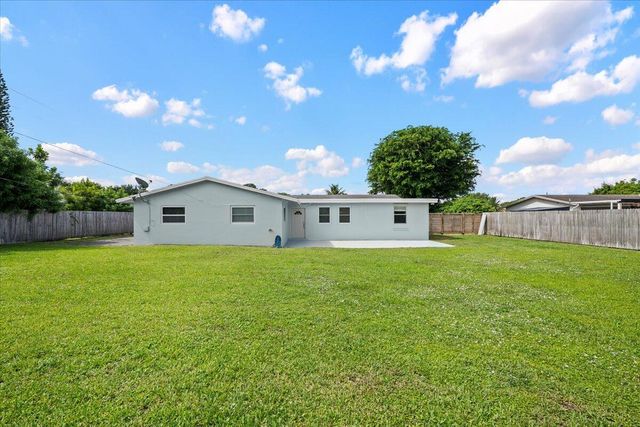 7423 Oakmont Drive, Greenacres, FL 33467