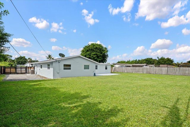 7423 Oakmont Drive, Greenacres, FL 33467