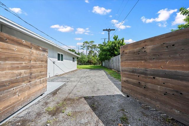 7423 Oakmont Drive, Greenacres, FL 33467