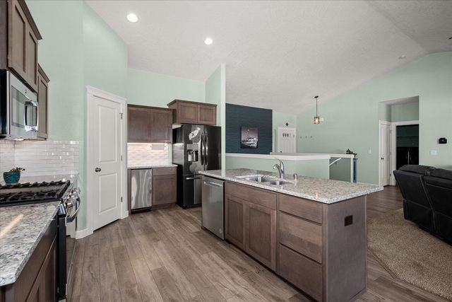 2706 W Howesdale Rd, Spokane, WA 99208