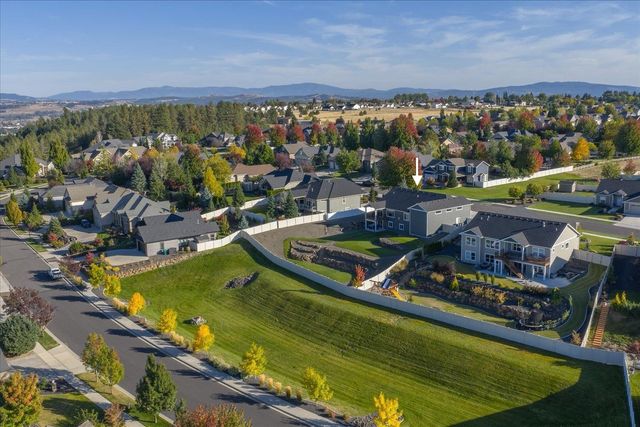 2706 W Howesdale Rd, Spokane, WA 99208