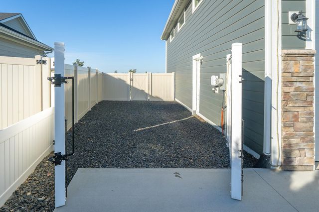 2706 W Howesdale Rd, Spokane, WA 99208