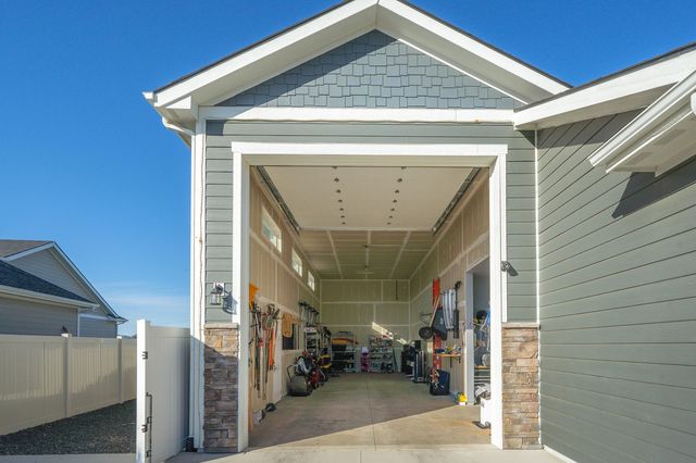 2706 W Howesdale Rd, Spokane, WA 99208