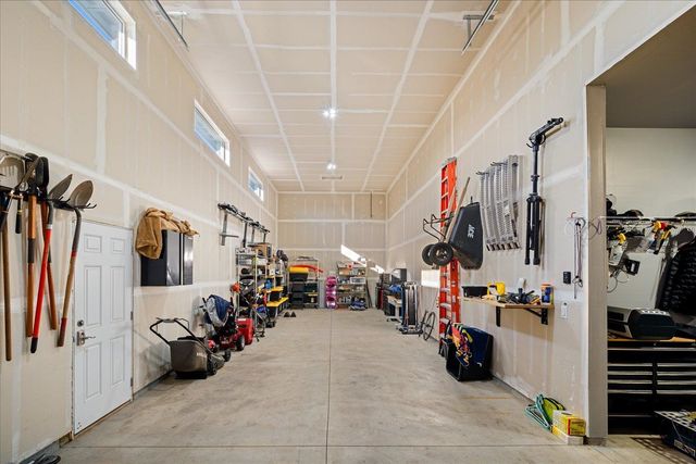 2706 W Howesdale Rd, Spokane, WA 99208