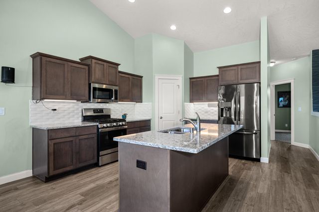 2706 W Howesdale Rd, Spokane, WA 99208