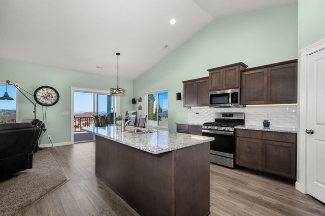 2706 W Howesdale Rd, Spokane, WA 99208