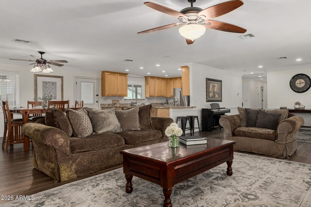 Image 11 of property listing at 338 E HARVARD Avenue, Gilbert, AZ 85234