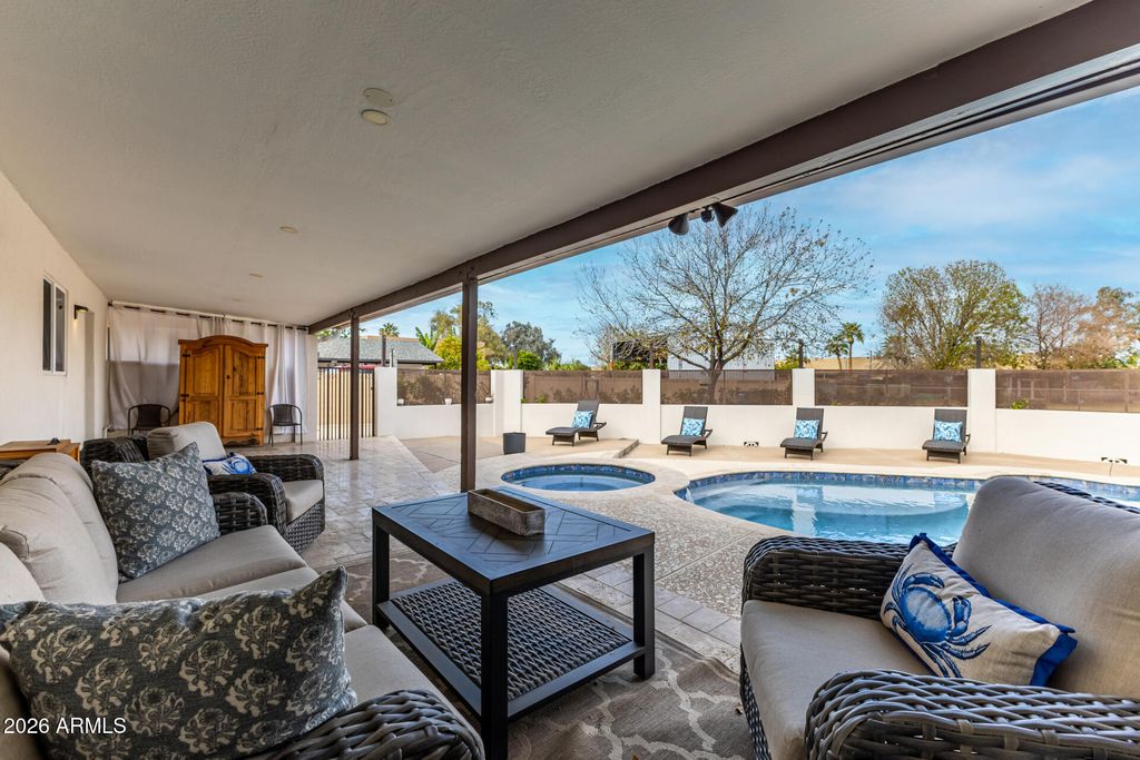 Image 38 of property listing at 338 E HARVARD Avenue, Gilbert, AZ 85234