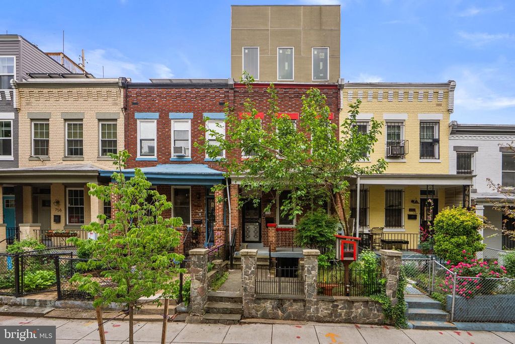 760 LAMONT ST NW, Washington, DC 20010