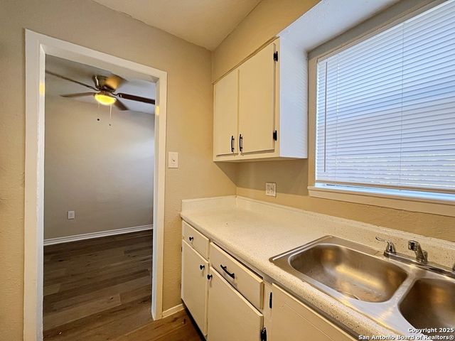 2802 Lasses Blvd Apt 13, San Antonio, TX 78223