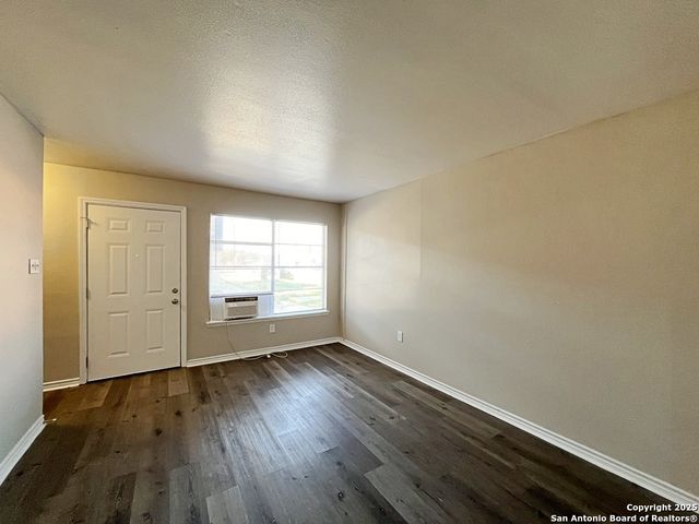 2802 Lasses Blvd Apt 13, San Antonio, TX 78223